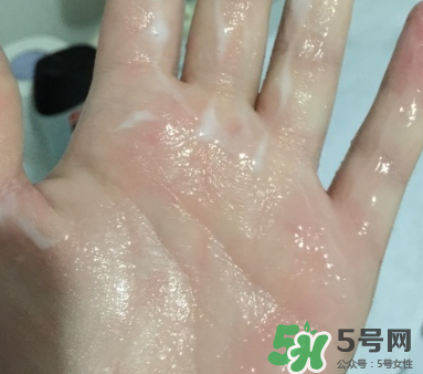 eve女性護理液粉色瓶和藍色瓶有什么區(qū)別？