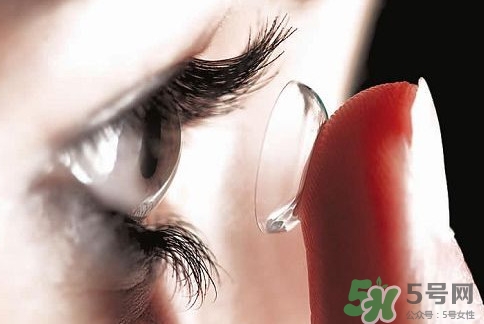 隱形眼鏡一天能戴多久？隱形眼鏡多久更換一次？