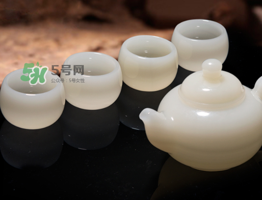 三伏天可以喝白酒嗎？三伏天喝白酒好還是啤酒？