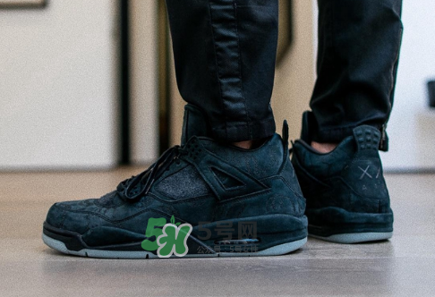 kaws與air jordan 4聯(lián)名黑色版本多少錢？aj4純黑限定發(fā)售價格