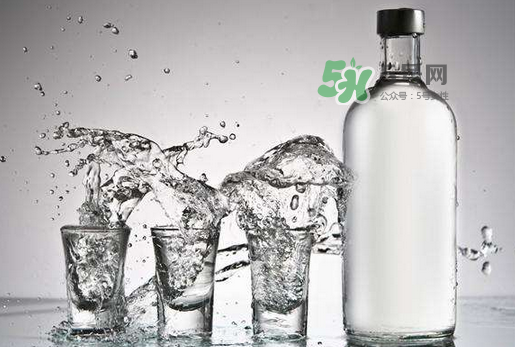 白酒加可樂是春藥？白酒加可樂喝了會(huì)怎樣？