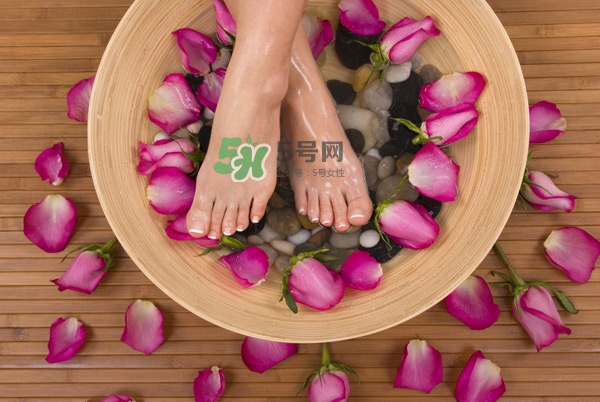 三伏天泡腳可以驅(qū)寒嗎？用什么泡腳可以驅(qū)寒？