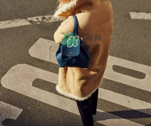 longchamp小羊皮雙肩包多少錢？longchamp雙肩包專柜價(jià)格