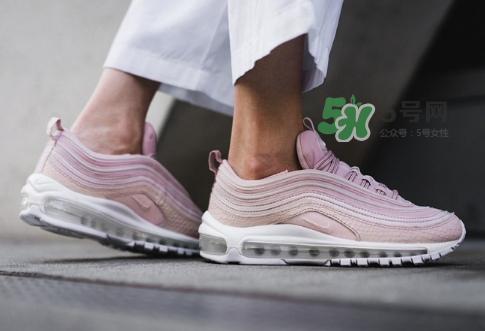 nike air max 97粉色蛇皮怎么樣_上腳效果好看嗎？