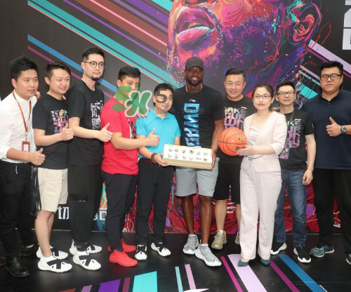 2017韋德中國行沈陽站上腳穿的球鞋是什么型號？