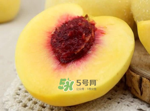 黃桃果肉是什么顏色？黃桃果肉為什么是紅的？