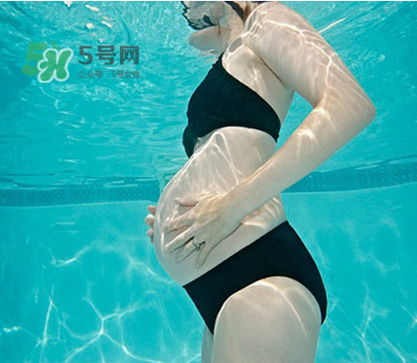 孕婦能游泳嗎？孕婦能不能去游泳池？