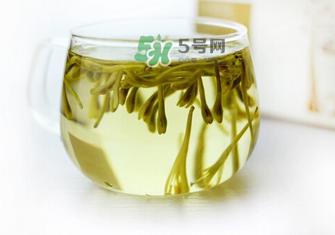 金銀花茶苦嗎？喝金銀花茶需要注意什么