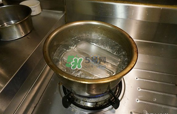 奶瓶刷尼龍的好還是海綿的好？洗奶瓶的正確方法