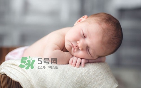 奶瓶刷尼龍的好還是海綿的好？洗奶瓶的正確方法