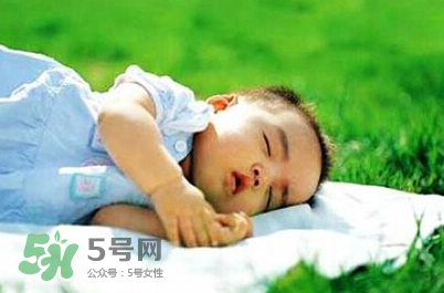 寶寶曬太陽(yáng)對(duì)眼睛好嗎？寶寶曬太陽(yáng)對(duì)眼睛的有影響嗎？
