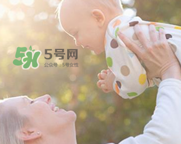 寶寶曬太陽(yáng)對(duì)眼睛好嗎？寶寶曬太陽(yáng)對(duì)眼睛的有影響嗎？