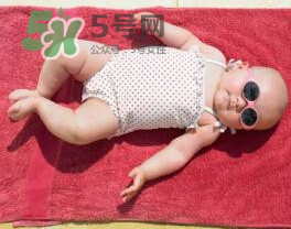寶寶曬太陽(yáng)對(duì)眼睛好嗎？寶寶曬太陽(yáng)對(duì)眼睛的有影響嗎？
