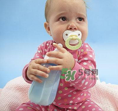 寶寶能喝蜂蜜水嗎？蜂蜜水寶寶能長期喝嗎？