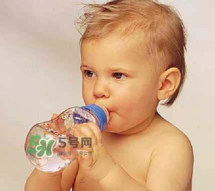 寶寶能喝蜂蜜水嗎？蜂蜜水寶寶能長期喝嗎？