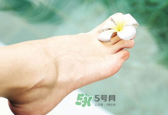 花椒水泡腳能治白發(fā)嗎？花椒水泡腳的禁忌