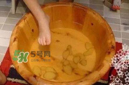 生姜泡腳怎么弄？生姜泡腳要去皮嗎