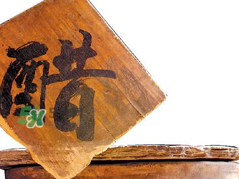 醋泡腳用白醋還是陳醋？泡腳用什么醋最好？