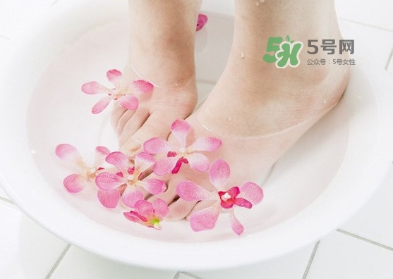 花椒水泡腳能治白發(fā)嗎？花椒水泡腳的禁忌
