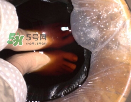 醋泡腳用白醋還是陳醋？泡腳用什么醋最好？