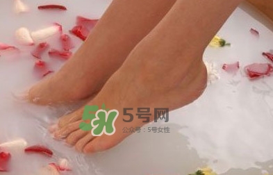 花椒水泡腳能治白發(fā)嗎？花椒水泡腳的禁忌