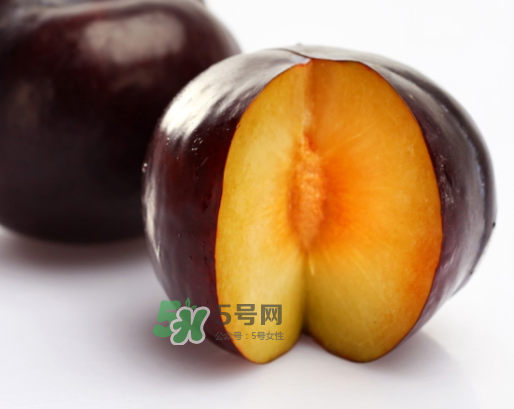 黑布李多少錢一斤？黑布李和紅布李哪個貴？