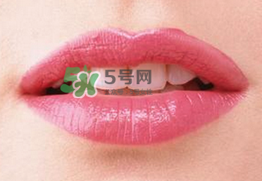 你的嘴唇為什么起泡 嘴唇上的水泡治不好嗎？