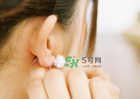 8月份可以打耳洞嗎？八月份可以打耳洞嗎？