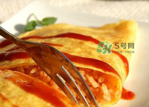 蛋包飯是哪國的料理？蛋包飯怎么做才能讓蛋包著飯