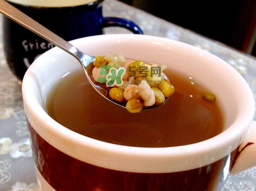 綠豆湯和牛奶能一起吃嗎？喝綠豆湯同時(shí)可以喝牛奶嗎？