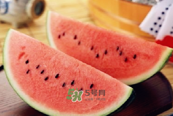 綠豆湯和西瓜可以同時(shí)吃嗎？綠豆湯可以和西瓜一起吃嗎？