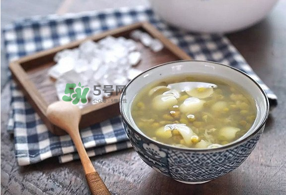 綠豆湯和西瓜可以同時(shí)吃嗎？綠豆湯可以和西瓜一起吃嗎？