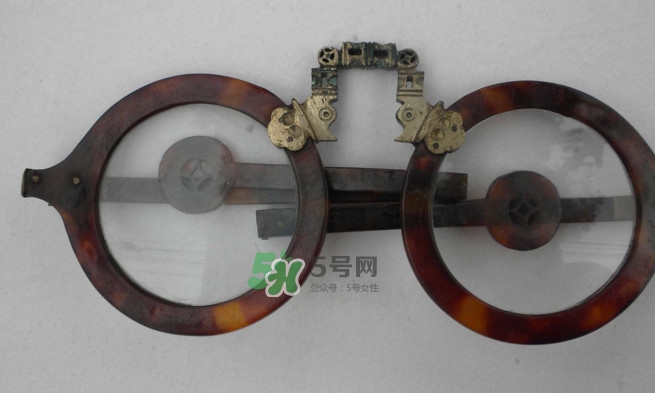 玳瑁眼鏡多少錢？玳瑁眼鏡如何選購？