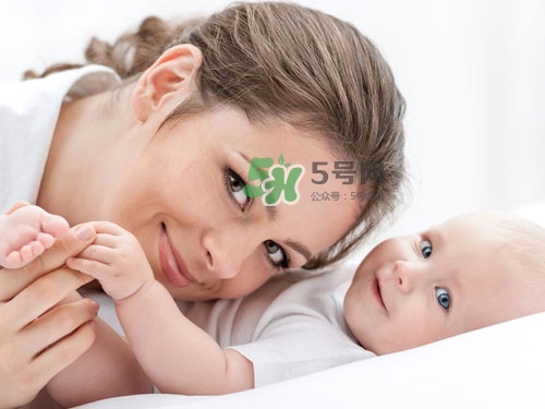 3~5個(gè)月的寶寶有多了解這個(gè)世界？寶寶睡眠習(xí)慣如何規(guī)范？