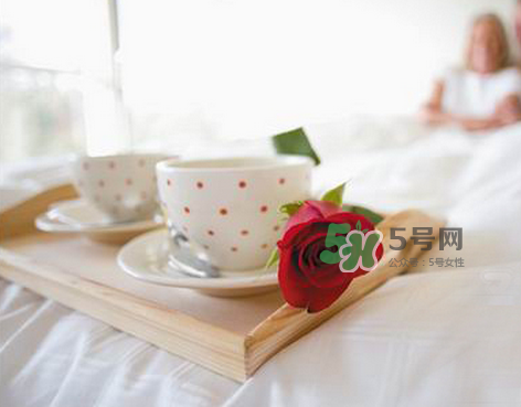 坐月子吃素應(yīng)該吃什么？吃素坐月子怎么坐？