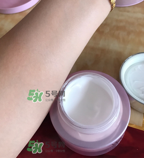 溫碧泉素顏霜好用嗎？溫碧泉素顏霜多少錢(qián)？