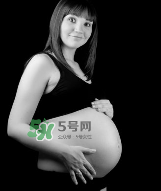 頭胎有妊娠線二胎沒(méi)有是因?yàn)閷殞毿詣e不一樣嗎？