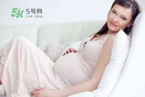 孕期肚皮癢是怎么回事？妊娠紋癢怎么辦？