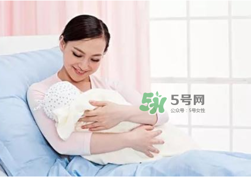 8月份坐月子穿什么衣服？八月份坐月子穿什么鞋？