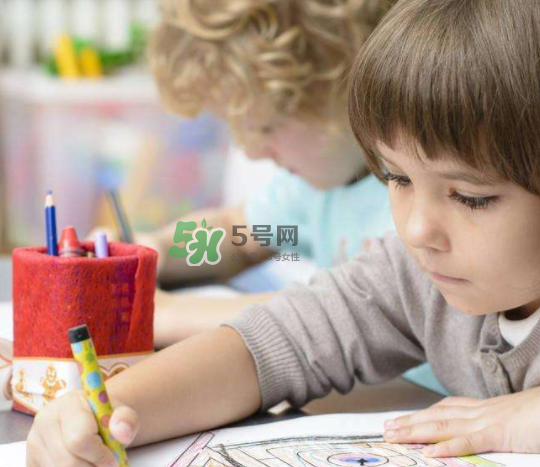 暑假孩子不寫作業(yè)怎么辦？暑假不想寫作業(yè)怎么教育？