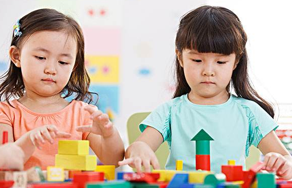 孩子在幼兒園受欺負(fù)怎么辦？孩子在幼兒園不合群怎么辦？