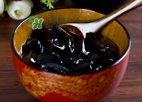 仙草凍怎么吃？仙草粉做的仙草凍怎么會(huì)有點(diǎn)苦