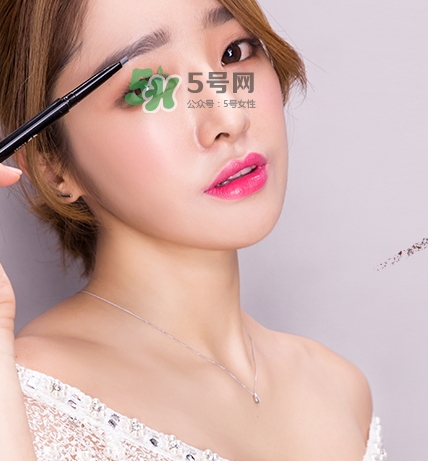 云皙眉筆怎么樣？云皙眉筆和rozo哪個(gè)好？