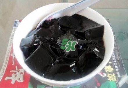 燒仙草是黑涼粉嗎？燒仙草和黑涼粉的區(qū)別