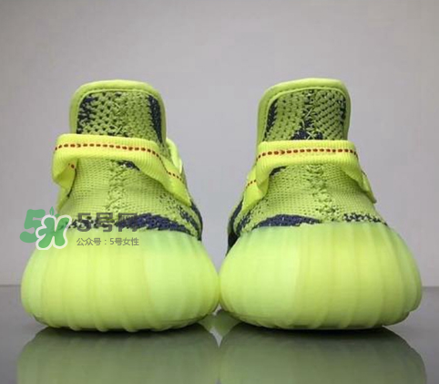 adidas yeezy boost 350 v2黃斑馬是夜光的嗎？