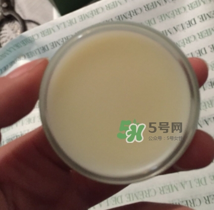 海藍(lán)之謎唇霜怎么用？海藍(lán)之謎修護(hù)唇霜使用方法