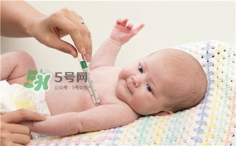 新手爸媽必看，七天教小嬰兒戒夜奶一覺到天亮