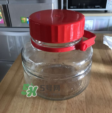 自制青梅酒的做法 青梅酒泡多久可以喝？
