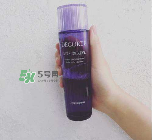 德妃紫蘇水和黛珂紫蘇水哪個(gè)好？德妃紫蘇水和黛珂紫蘇水對(duì)比