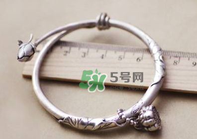 銀手鐲可以用牙膏洗嗎？銀手鐲可以用什么洗？